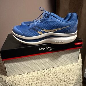 Like New Youth Saucony Blue Athletic Sneakers size 4.5